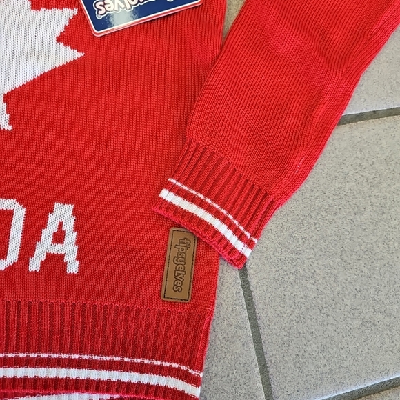 NWT Tipsy Elves Women's Size XS Canada Canadian Maple Leaf Vneck Sweater - Picture 4 of 12